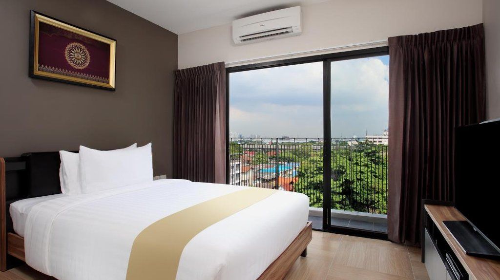 Chiva Bangkok Hotel - Sha Plus Exterior photo